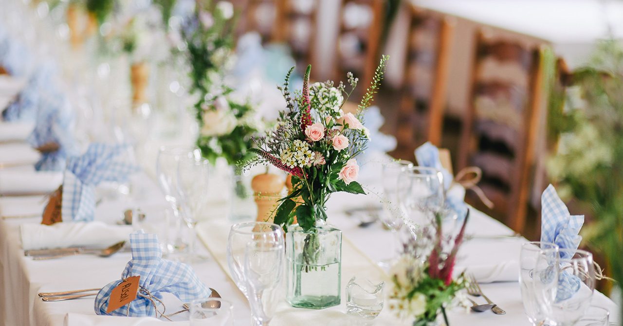 結婚式の装花がしょぼいとゲストにバレる？最低ランクはNG？節約方法を徹底解説！ウエディングの寺子屋