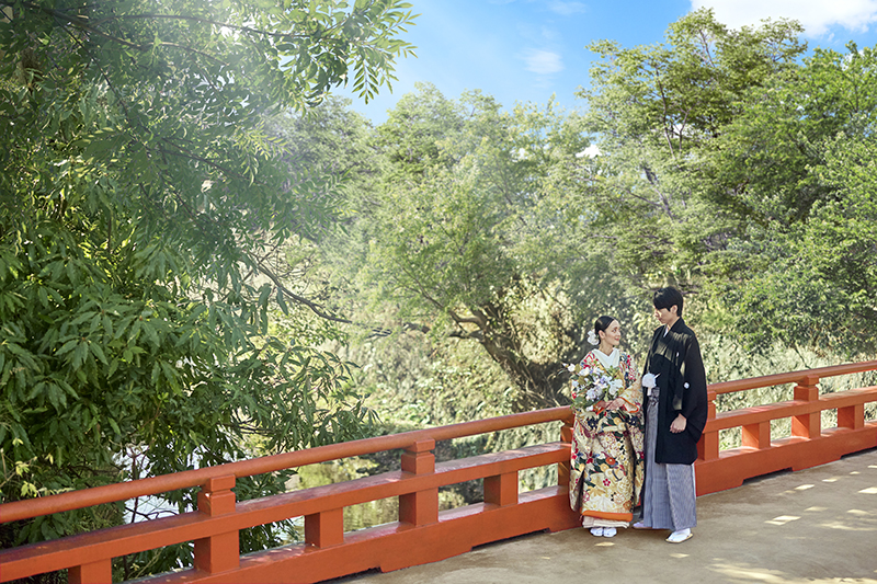 雅楽の調べが美しい厳かで神聖な鶴岡八幡宮の舞殿で身の引き締まる神前式美花嫁図鑑farny ファーニー お洒落で可愛い花嫁レポが満載！byプラコレ
