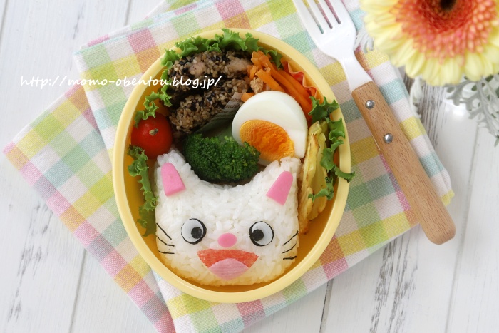 子どもたちに大人気！『おべんとうバス』 絵本のくつした発売中株式会社ライブエンタープライズ