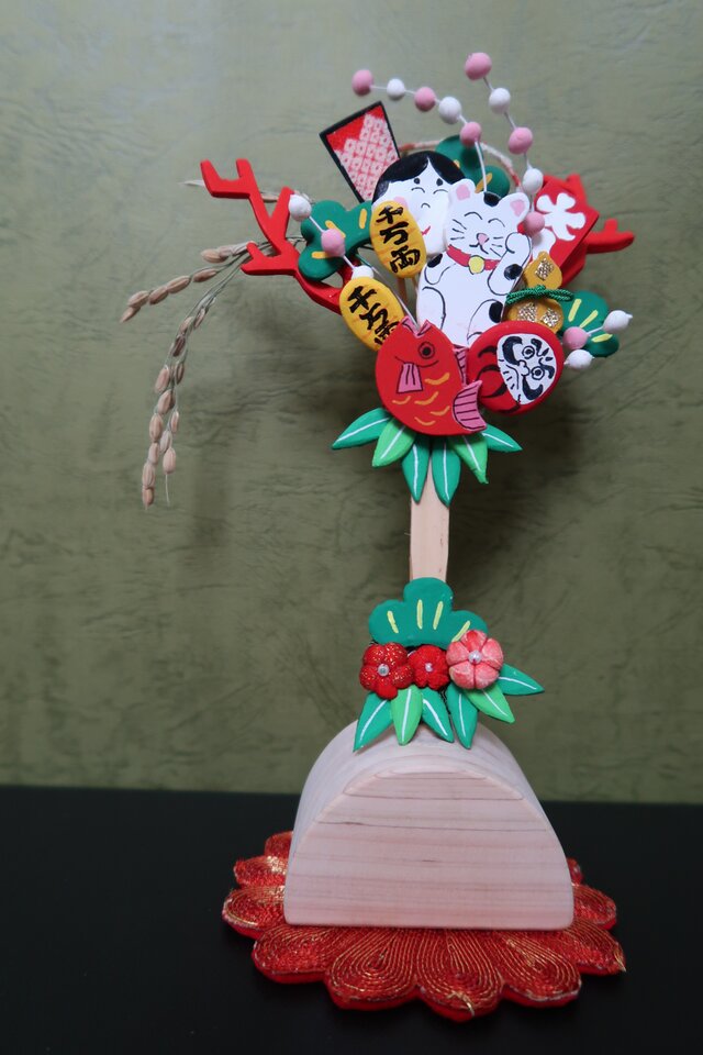 画用紙工作「おしゃれな花の壁面飾り」の簡単な作り方☆和風・お正月に手作りしたよ♪│子供と楽しむ折り紙・工作