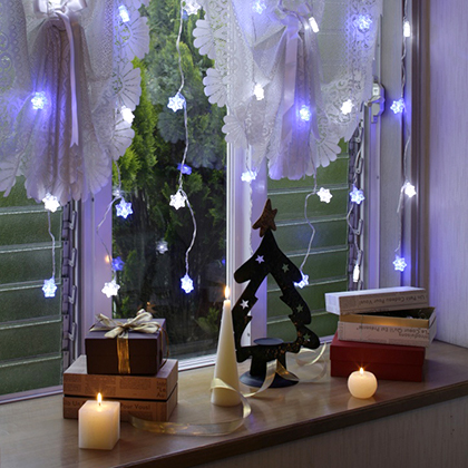 KOZUMUWAN LEDイルミネーションライト 100球 10m 室内用 クリスマスツリー デコレーション AC電源対応 コンセントコントローラー付き 8モード ハロウィン パーティー バレンタインデー 新年 祝日 結婚式 誕生日 学園祭 飾りライト 自宅 玄関 窓ブルーホワイト