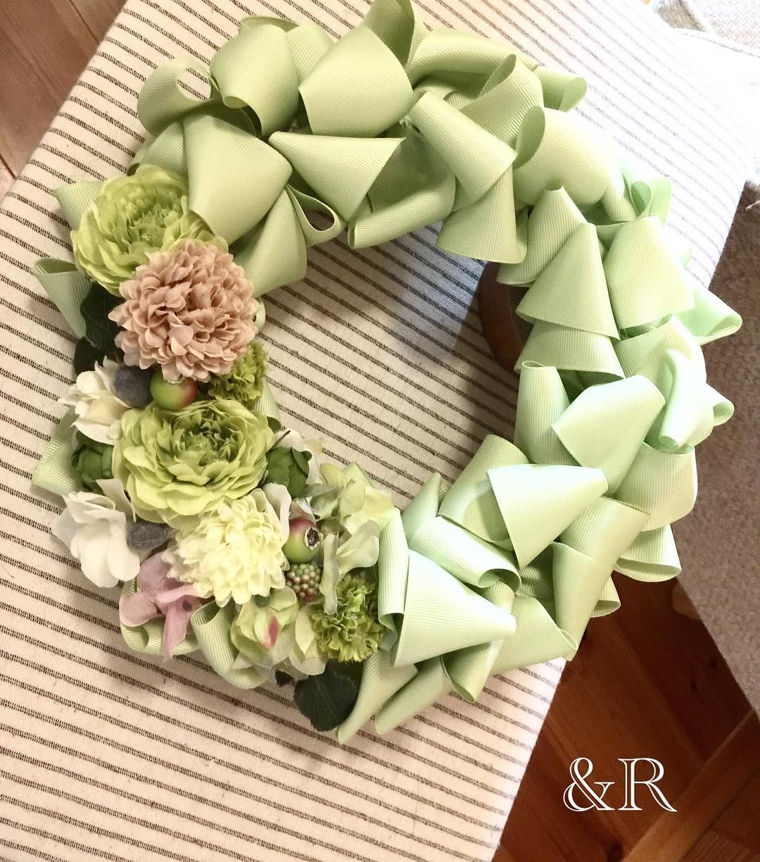 クリスマスリースよりも簡単♪おしゃれな壁飾り「スワッグ」の作り方をご紹介キナリノ