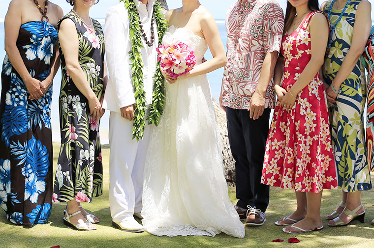 楽天市場レンタルムームー Bﾀｲﾌﾟ ワンピース 挙式 ゲスト 沖縄 結婚式 ハワイ グアム 挙式 参列 ペアルック アロハシャツ リゾート婚リゾートウエディング 沖縄結婚式両親衣装 沖縄 参列服 リゾートフォーマル お揃い 家族 親子 映え 送料無料 : ムームーアロハ