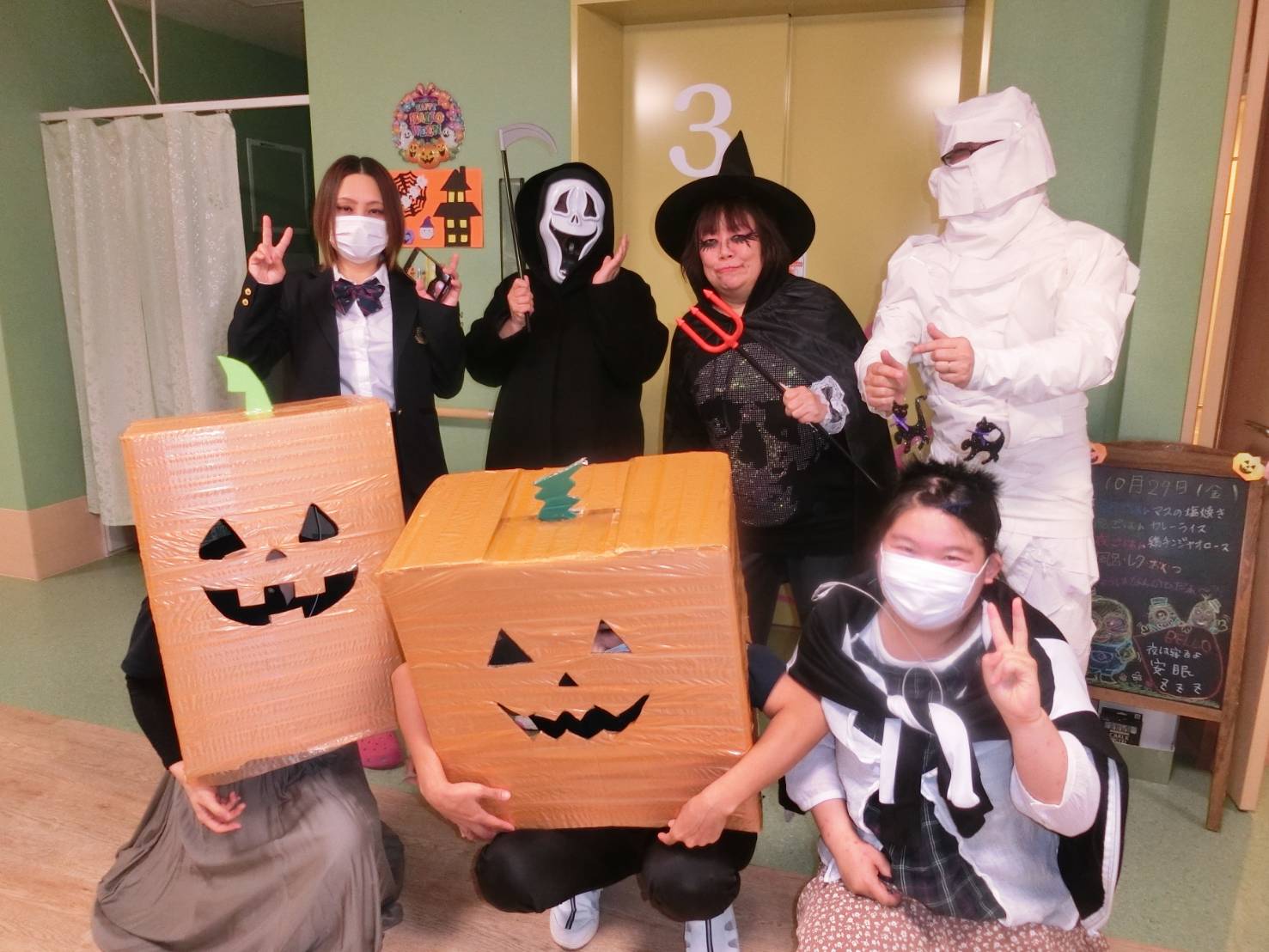 ハロウィン トイレットペーパーの芯で作るガイコツ