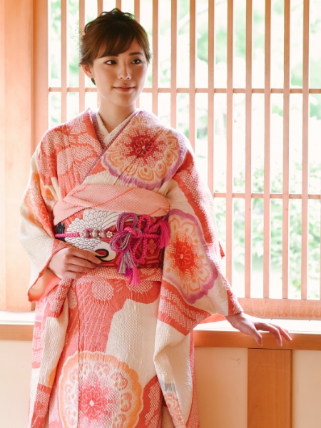 結納で振袖を着るときのマナーって？着物選びのポイントを伝授！結婚ラジオ結婚スタイルマガジン