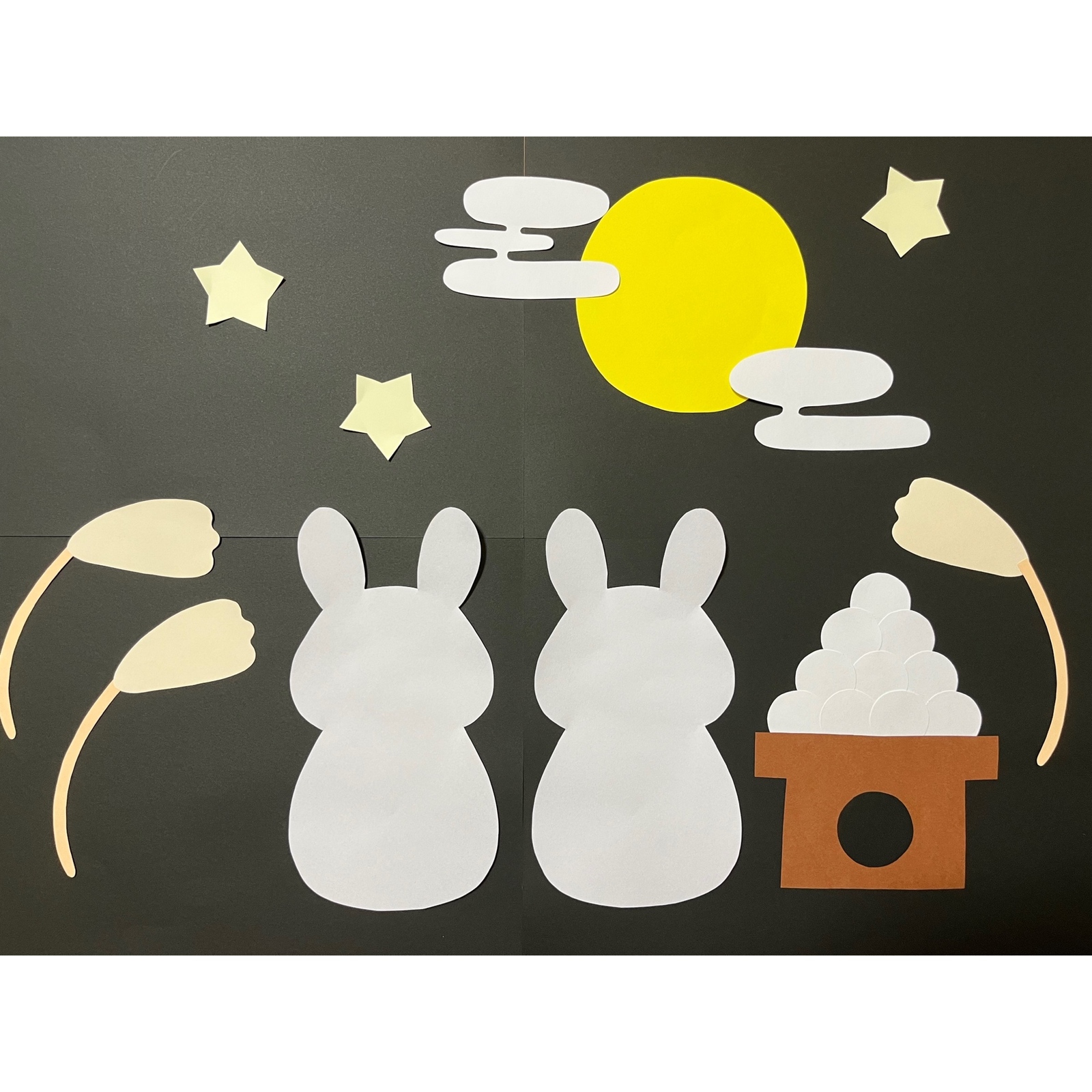 製作キット保育 壁面お月見うさぎ 壁面秋 壁面飾り秋 保育 壁面 足形製作の通販 by チャーリーズSHOPラクマ