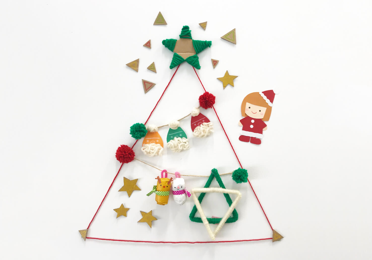 無料ダウンロード型紙で「クリスマスツリー２」の壁面飾りを作ってみた！ 12月 冬 春 サンタ トナカイ 保育 幼稚園 壁面装飾 製作壁面飾り 型紙工房