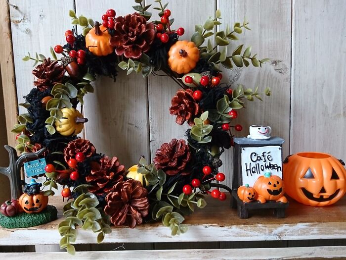 🎃🌙💜 エントランスをハロウィン仕様に🙌🏻 ハロウィン家具は多分ここしか飾らない😉 ・あつまれどうぶつの森あつ森どうぶつの森あつ森写真部あつ森レイアウトとっとこ島の日々素敵なマイデザインお借りしていますだいすきフワフワブランド