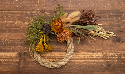 作り方レシピ しめ縄・ばらの実・コットンを使ったクリスマスのリース＜瞬きの音＞の作り方 – 土と風の植物園