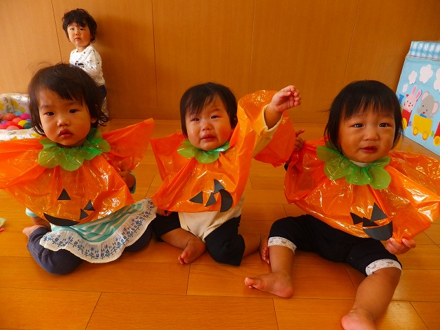 足立区のステラ千住保育園スタッフブログ: ハロウィンパーティー！ 仮装に手作りバック＆みかんお化け