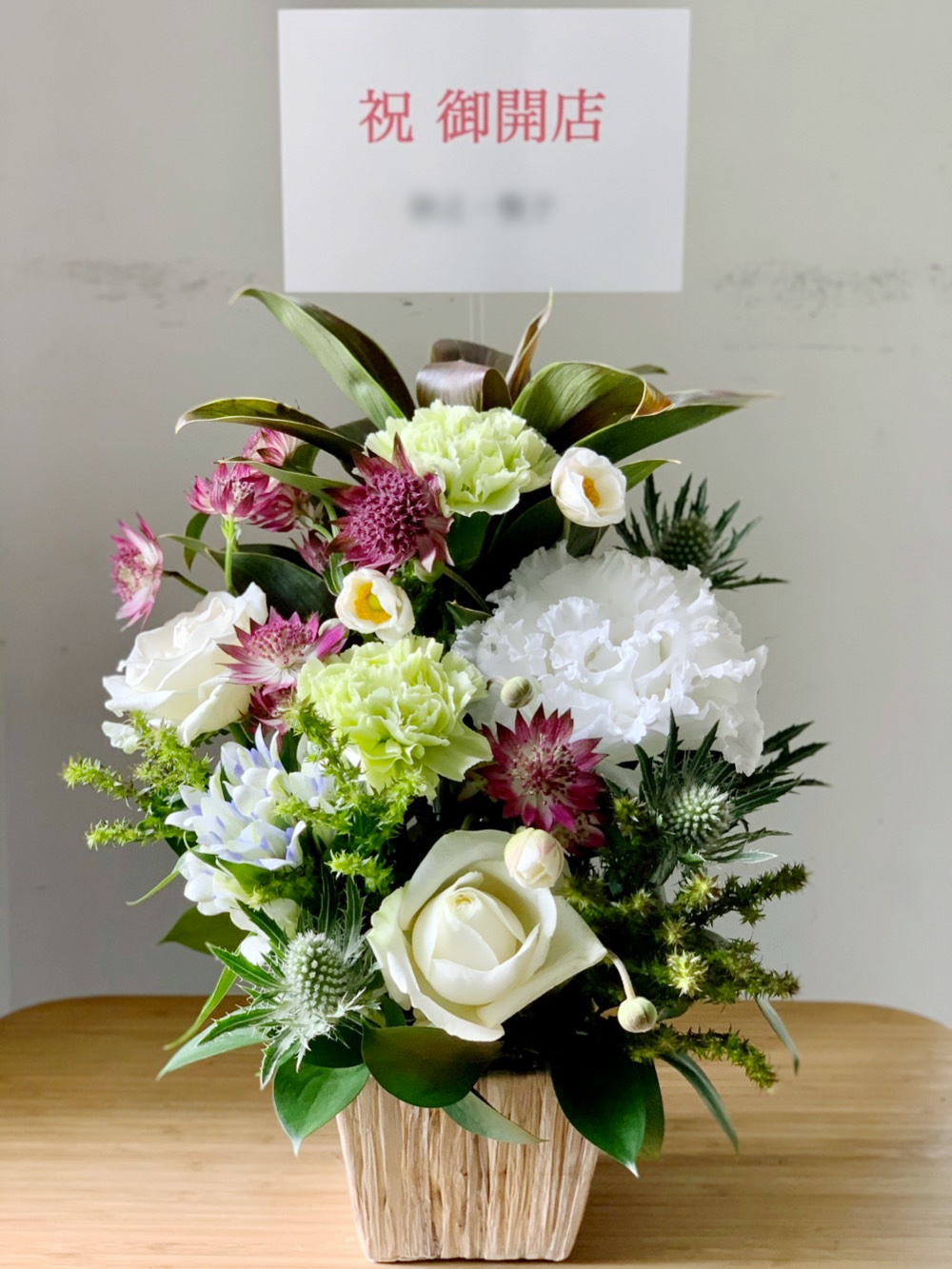 リニューアルオープンのお祝いに🌼 アレンジメントのご依頼ありがとうございます！ .MORAN モラン 生花店 花屋 アレンジメント ブーケ スタンド花 開店祝い花 ギフト プレゼント 花束 フラワーアレンジメント 観葉植物 フラワーショップ 胡蝶蘭 活け込み 安城花屋 撮影