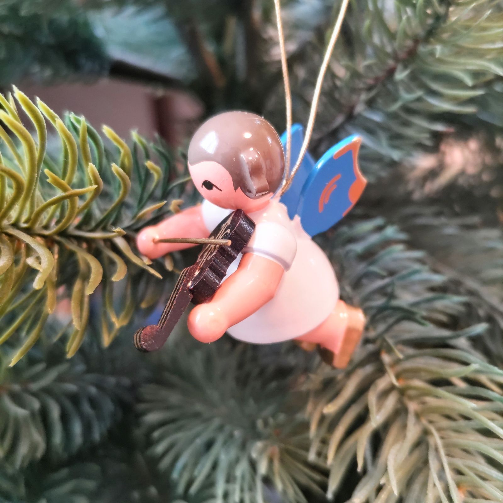 来月の企画展のお知らせです。 11 5からドイツの古いオーナメントや チェコのクリスマスツリーを販売します。 一部は明日の赤坂へもお持ちいたします。11 19からは作家様の小さな置物も並びます。 ご来店、ご来場お待ちしております