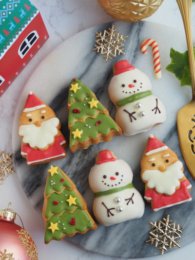 ツリーにジンジャーマンクッキーを飾るLiving like Singing ♪