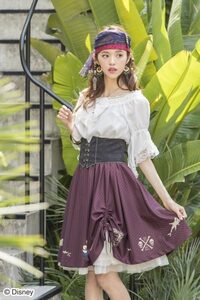 今度ディズニーに行くのですが、ハロウィン以外の仮装は大人は出来ない- Yahoo!知恵袋