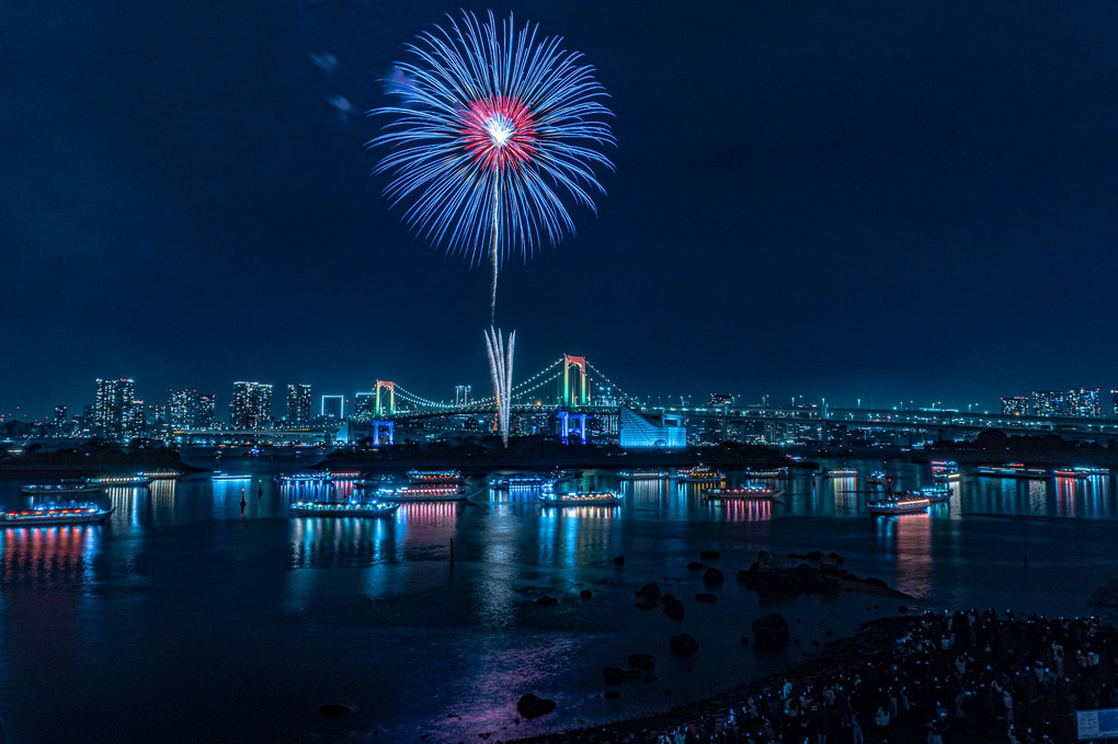 冬の夜空を彩る！お台場レインボー花火鑑賞＆新名所お買い物と東京イルミネーション3景めぐりバスツアー日帰り旅行・ツアーはポケカルで