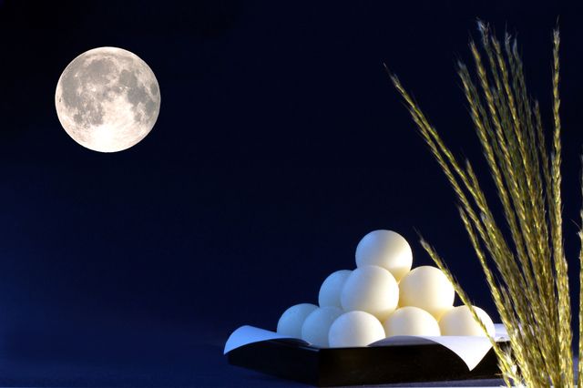 2025年のお月見はいつ？十五夜や三月見の意味、月見団子などお供えする食べ物も解説！クラシル