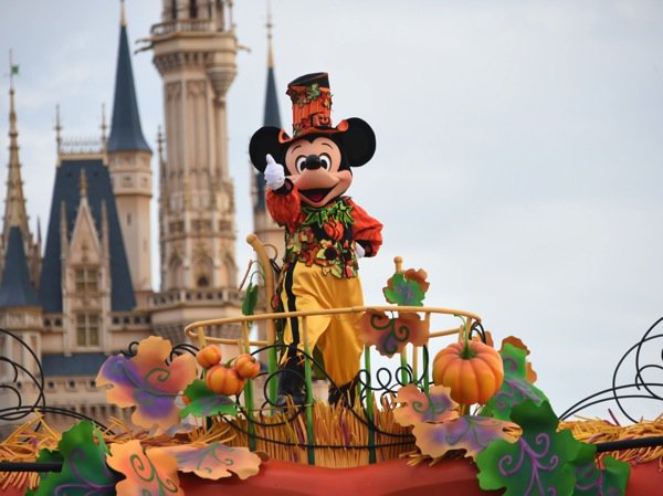 ☆ハッピーハロウィーンハーベスト2013🎃 撮影に際し・この帽子がクセモノで😅 今回の写真の一部はインスタ初ポストです！👍 _tokyodisneylandtokyodisneyresorttokyodisneyseadisneyディズニー東京ディズニーリゾート東京ディズニーランド東京