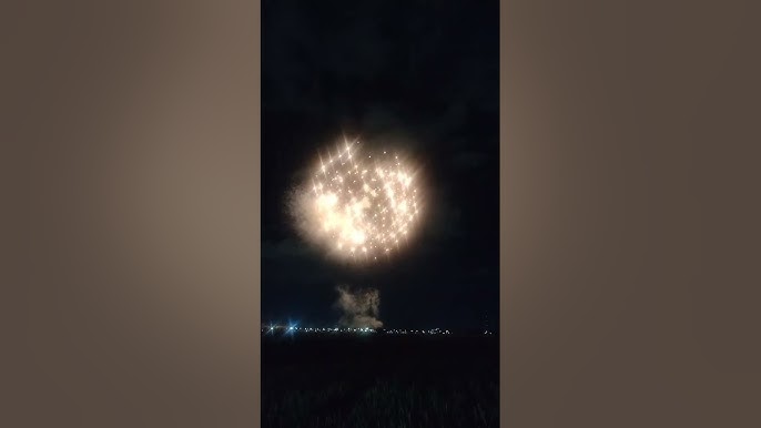 猪苗代町合併70周年記念いなわしろ花火大会🎆が開催されます！猪苗代町運動公園で今年も花火大会が開催されます。 猪苗代 町合併70周年である今年は、長瀬川の河川敷から約2000発の花火を楽しむことができます。 会場では屋台はもちろん、ステージイベントとして