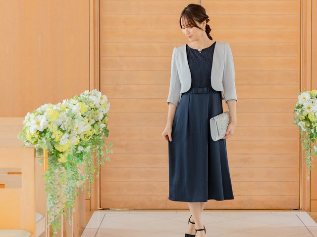 ネイビーワンピース」大人のための見本コーデ 27選 海外おしゃれセレブのスナップがお手本！Precious.jp プレシャス