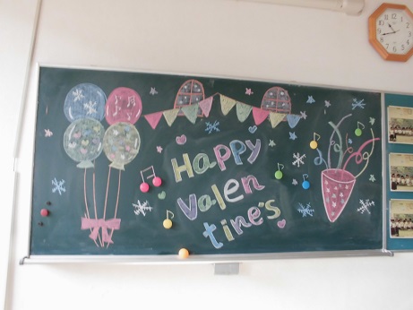 大人黒板、チョークレタリングでバレンタインデ