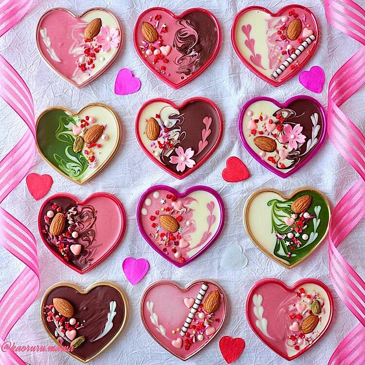 ハッピーバレンタイン♥️ . 可愛い焼き菓子どんどん作ってます🫡♥️ 1枚からご購入頂けますっ🫰🏻 大量注文も可能ですのでぜひご相談くださいっ🧸🫶🏻♥️ .バレンタイン 可愛いお菓子 嬉しい小山市 個性派 happy ハート手作りお菓子 毎日可愛い お菓子焼き
