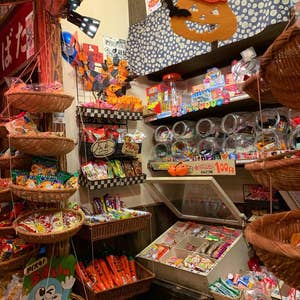 池袋 駄菓子が食べ放題の駄菓子バー！昭和レトロを楽しもう◎aumo アウモ