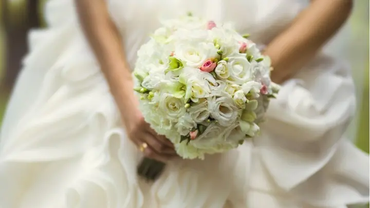 ウェディングブーケ ブライダルブーケ キャスケードブーケ ウエディングブーケ 花嫁 ブーケ 造花 花束 華やか エレガント 結婚式 二次会 披露宴パープル 紫 楽天市場 キャスケードブーケ ウェディングブーケ ブライダルブーケ ウエディングブーケ 花嫁 ブーケ 造花 花束