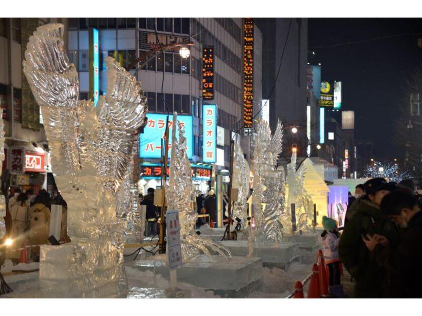 ❄️ 札幌雪まつり「夜のすすきの会場」って？ 🧊巨大な氷像や彫刻が幻想的にライトアップ✨北海道観光冬の北海道hokkaido -YouTube
