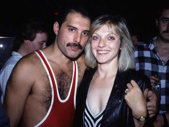 フレディ・マーキュリーが偽装結婚式を挙げたときのこと、覚えてる？ハーパーズ バザー Harper's BAZAAR 公式