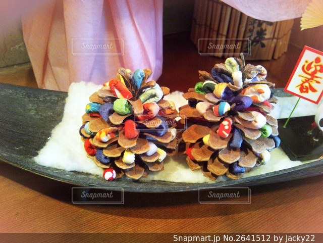 正月飾り④ どんぐりや松ぼっくりを使ってお正月の玄関飾り＆しめ飾り - ふじ・ふじブログ