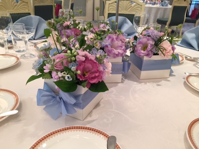 結婚式装花秋冬はくすみカラーがおしゃれ。季節感を取り入れたアイディア６選ARCH DAYS