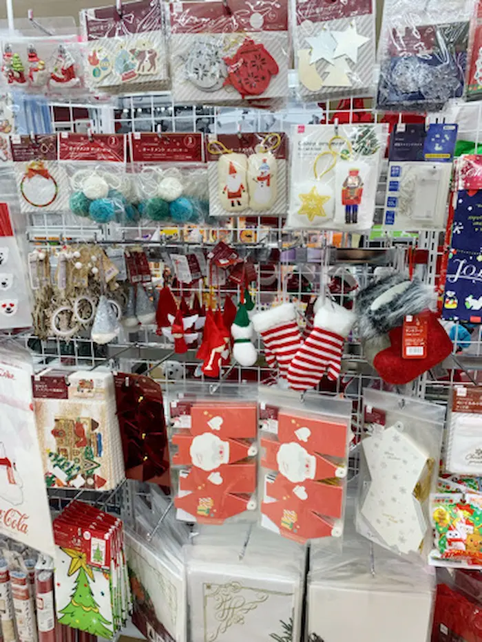 100均ダイソーの「クリスマスグッズ」2024年冬最新まとめ！置物、リースまでおすすめ11種類イチオシichioshi
