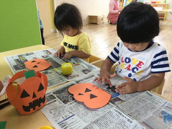 ハロウィン製作ー簡単バッグ お菓子入れ 画用紙で年齢別アレンジ紹介