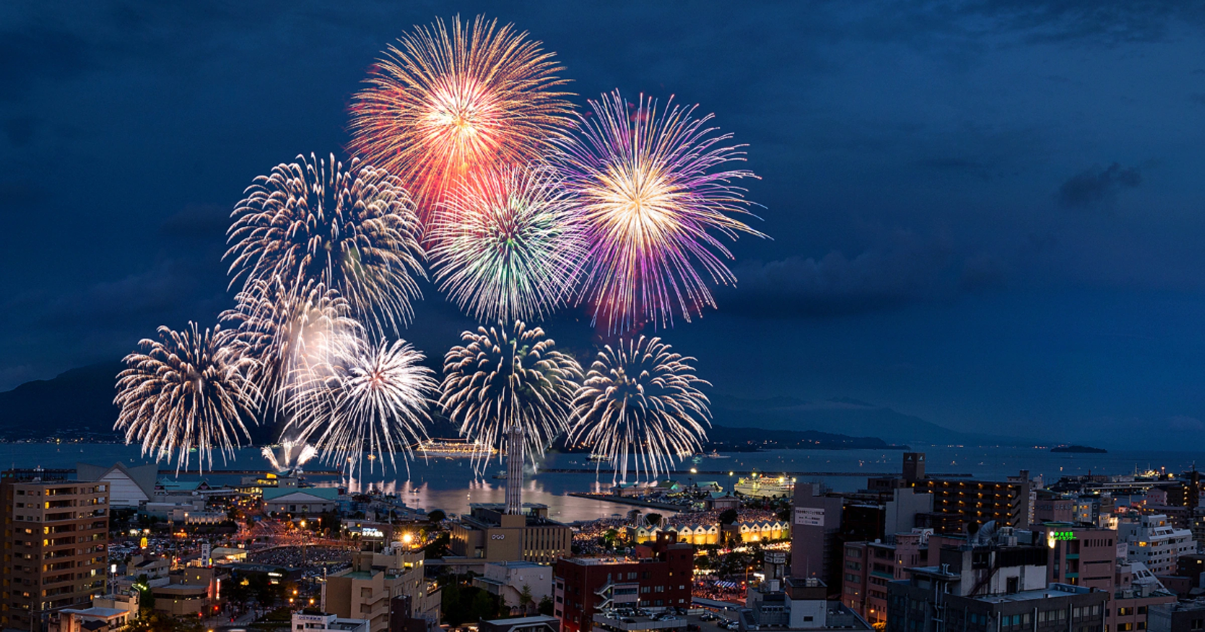 マリンポート鹿児島は花火の絶景スポット！夏はプールで水遊びも楽しめる！でもバーベキューは禁止事項だよ！合同会社SHK