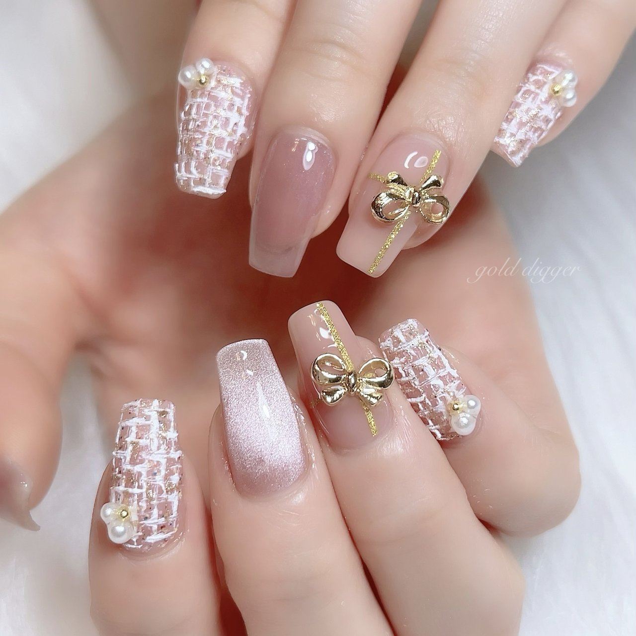 クリスマスネイル🎅🏻♡ 毎年12月は赤いネイルがしたくなる🎄 かわいい❤︎ネイルネイルデザインジェルネイルワンホンネイル韓国風 ネイル韓国ネイルクリスマスネイル冬ネイルチェックネイル赤ネイルハートネイルストーンネイル美甲