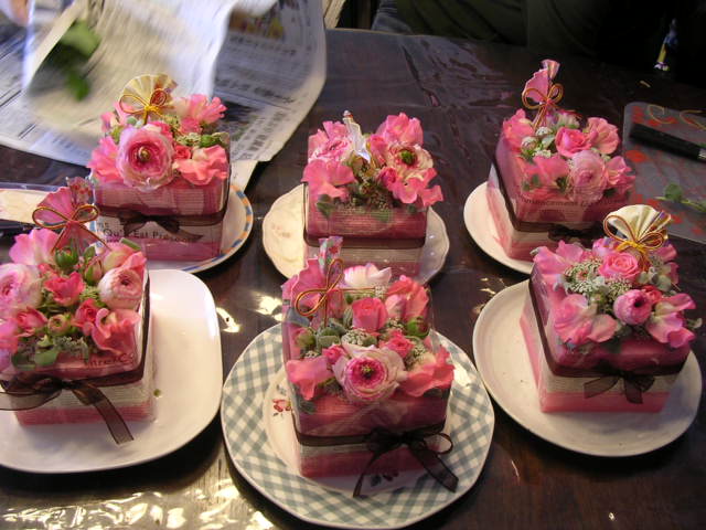 フラワーアレンジメント・ひな祭り１ 和風アレンジ 雛祭り 敬老の日 花 プリザーブドフラワー 桃の節句 お雛様 かわいい オシャレ -アトリエパレット - プレゼント＆ギフトのギフトモール