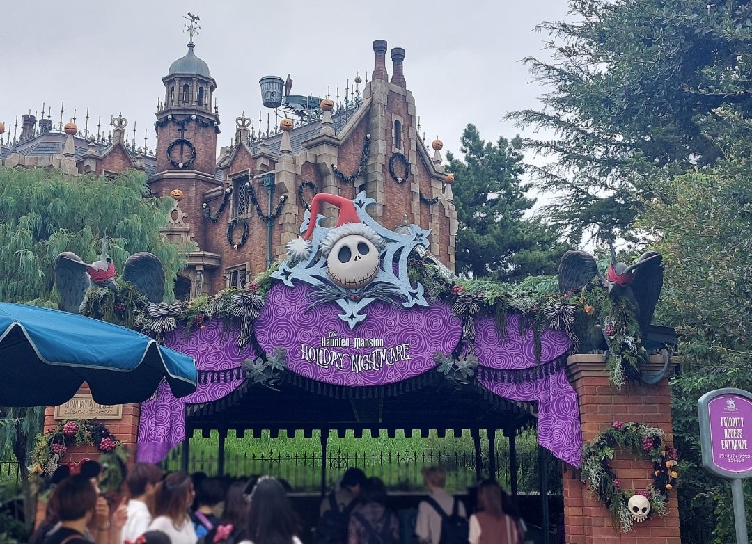 ジャック・スケリントンたちに会いに行こう！ 東京ディズニーランド「ホーンテッドマンション」が期間限定ハロウィーン×クリスマスに！ - トラベルWatch