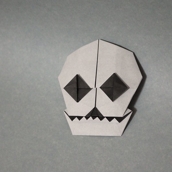 ハロウィンの折り紙 ドクロ ガイコツの簡単な折り方作り方☆スカルを手作り！│子供と楽しむ折り紙・工作