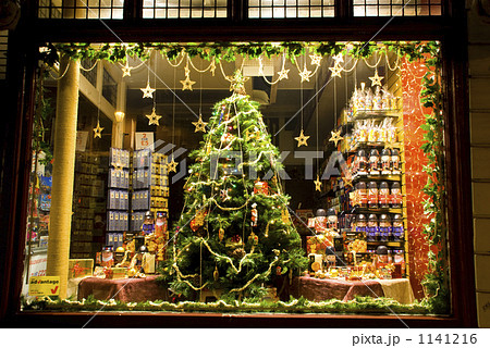 クリスマス 窓飾り ガラスシール 静電ステッカー サンタ 雪の結晶 トナカイ 雪だるま オーナメント ツリー 剥がせる 家庭 店舗 5シリーズ選べる: LIFE-LOFT - 通販 - Yahoo!ショッピング