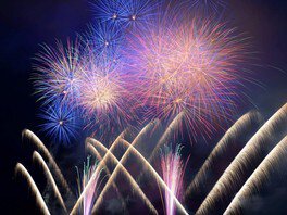 完全保存版❗️2025年福井県花火大会まとめ, 今年はどこいく！？, 予定の参考になれば幸いです！,気になる花火大会があれば是非保存して行ってみてね！, 🚩7 19 土 越前みなと大花火, 📍福井県丹生郡越前町道口越前漁港広場 はまひるがお公園 , 時間 20：00～ 予定 , 打ち上げ数 約10,000発, 🚩7 26 土 河野夏まつり花火大会,📍福井県南越前町甲楽城