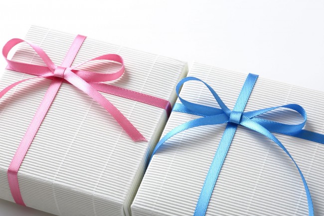 結婚祝いのご祝儀やプレゼントの包み方、渡し方マナー。現金、品物、商品券やギフトカードの包み方と贈り方はこれで完璧