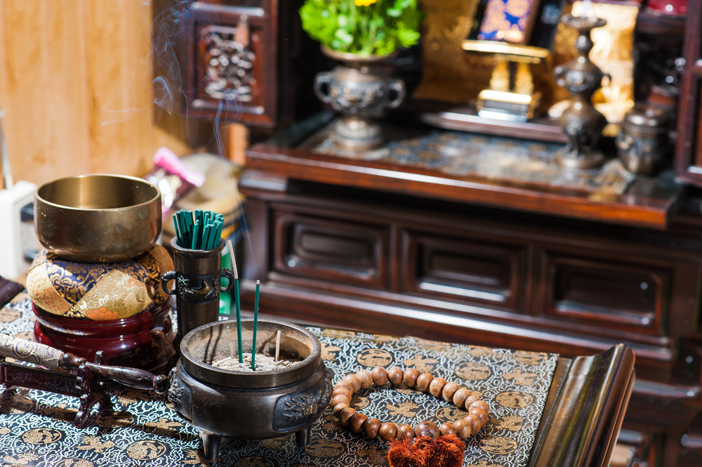 命日に毎年法要はする？何回忌まで行う？年忌法要について学ぶ - お仏壇の教科書