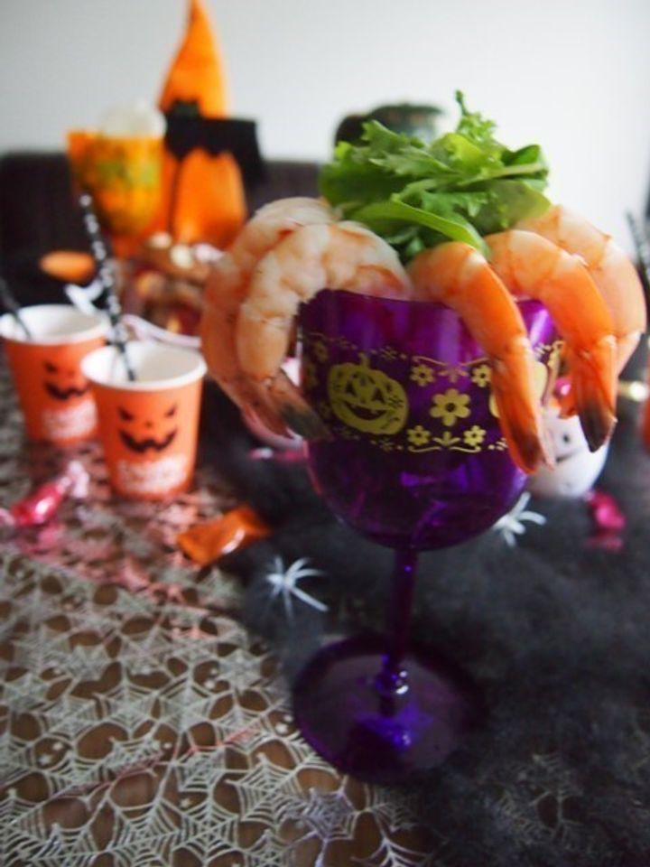 100均のおしゃれなテーブルクロス5選！キャンプやパーティーにおすすめ - macaroni