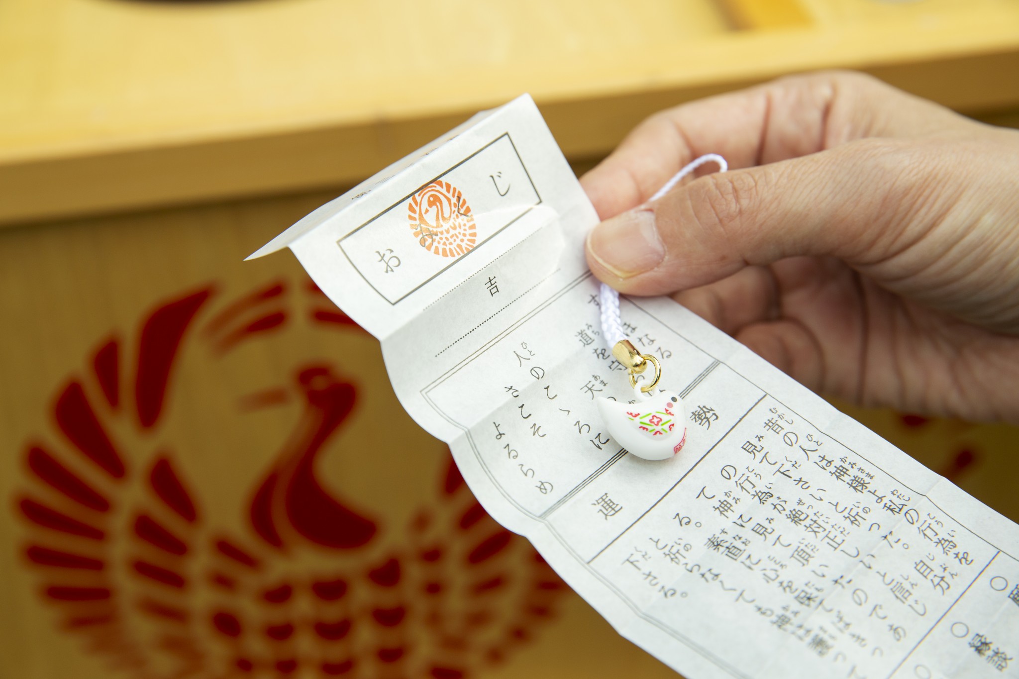 💓'Θ'💓鳩みくじ 中には可愛い鳩 の 御守 💓 ピンクの鶴岡八幡宮 の鳩 グリーンの靖国神社 の鳩 💓*˘³˘ ♡ 💓御朱印袋 に付けるためにおみくじ 引いた 私満足 💓 🕊八幡宮の八は 鳩になってます☝️🏻 💓今ならぼたん庭園