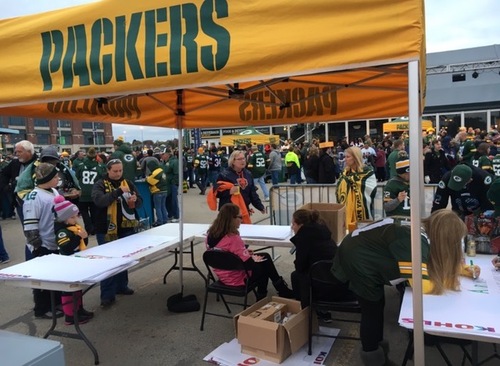 ランクル80のテールゲートにはからずもジャストフィット🙄 ・ アメリカンなテールゲイタースタイルもありかも🤟 ・DEXBOXデックスボックスランクル80ランドクルーザー80landcruiser80 ・オーバーランディングoverlandoverlandlife ・テールゲート