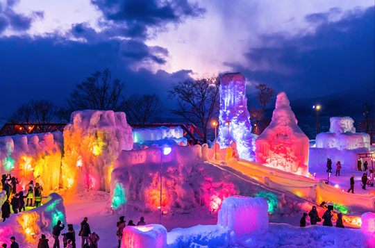 巨大雪像が圧巻！北国の冬の祭典「さっぽろ雪まつり」TABIZINE～人生に旅心を～