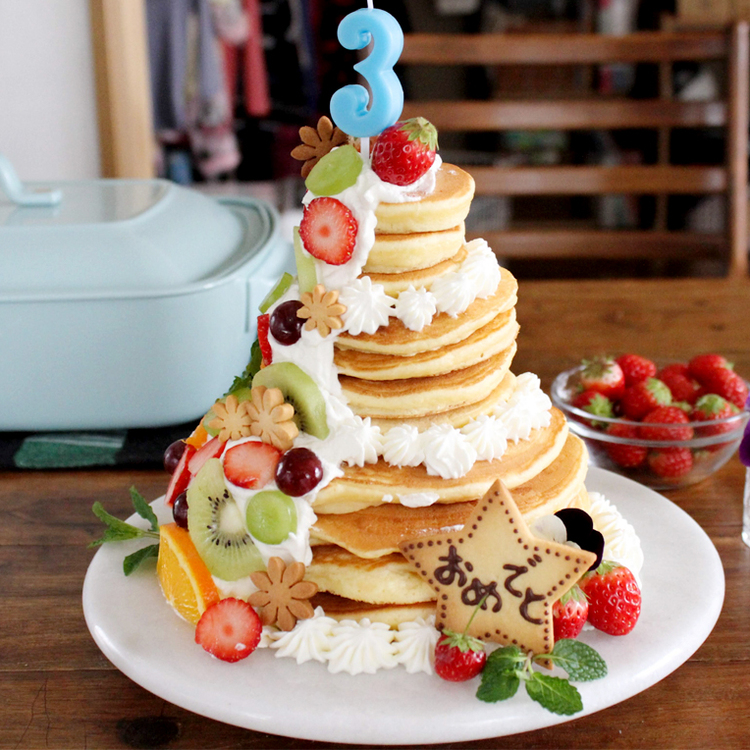 バースデープレートやってます🎂 〜お好きな単品のケーキのお値段+300円 名前デコレーション〜ご予約 前日までのお電話にて承れます 03-3466-9896誕生日やお祝い事にぜひご利用ください🎉写真手前左 ピーカンパイ 手前右バナナタルト 奥左 キャロットケーキ