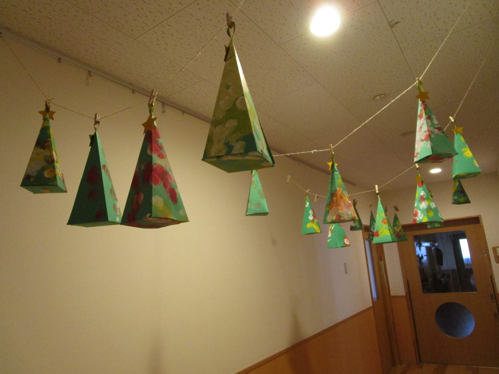 赤ちゃんと楽しもう シールやクレヨンで作るクリスマスツリー☆ ASOPPA！レシピ - あそっぱ