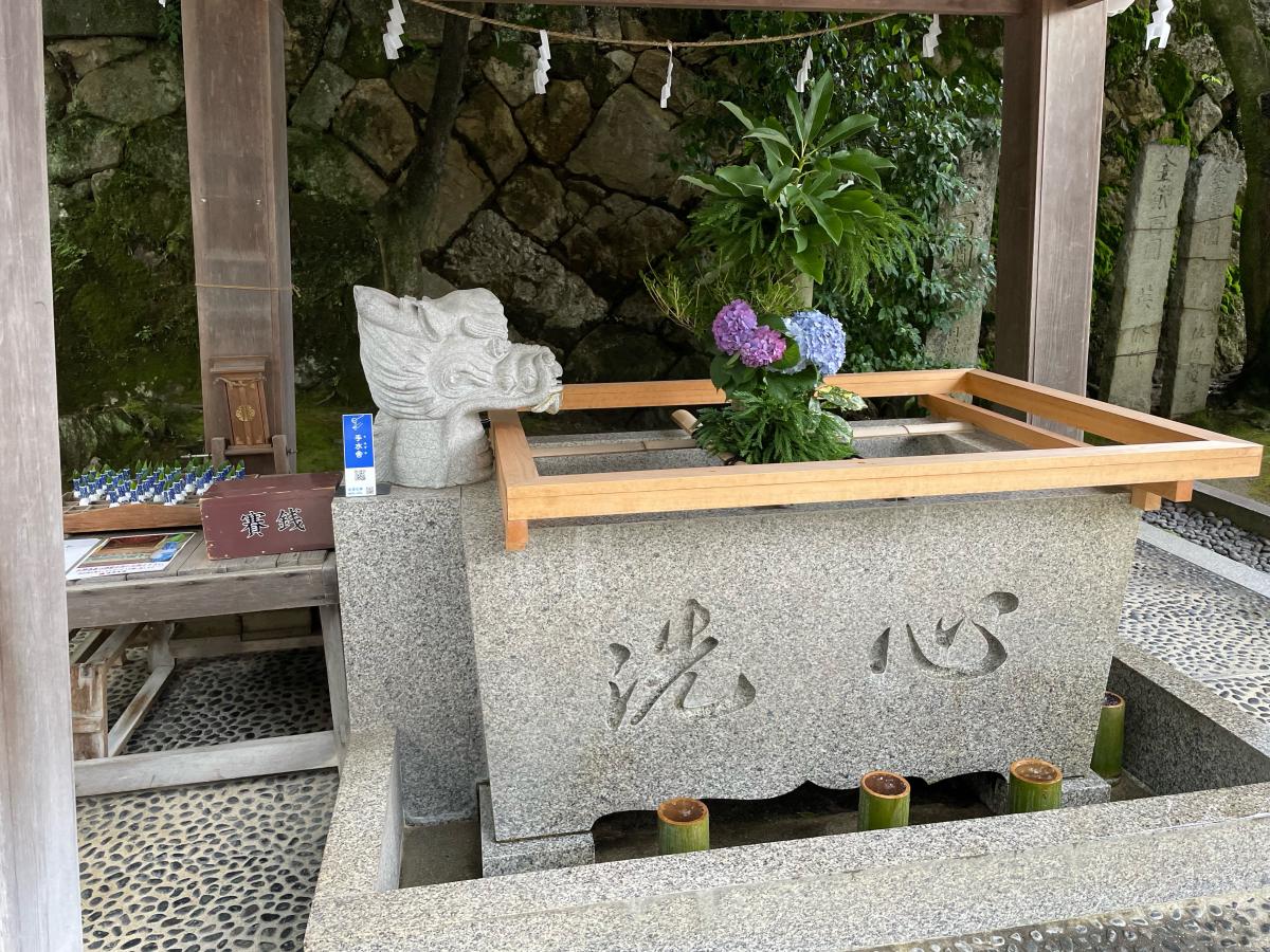 神社の手水鉢の写真・画像素材-Snapmart スナップマート