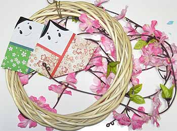 ☆ダイソー100均! ポンポンで作るお雛様リース♪インテリアと暮らしのヒント